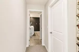 37093 Sharks Eye Ln, Zephyrhills, FL 33541 - Photo 9