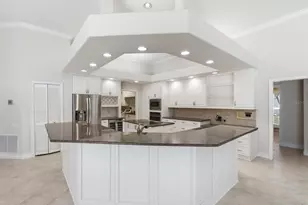 9802 Mako Ct, Tampa, FL 33615 - Photo 13