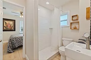1601 54th St S, Gulfport, FL 33707 - Photo 21