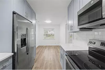810 E 120th Avenue, Tampa, FL 33612 - Photo 5