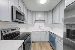 810 E 120th Ave, Tampa, FL 33612 - Photo 9