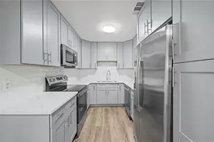 810 E 120th Ave, Tampa, FL 33612 - Photo 7