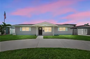 933 41st Ave NE, Saint Petersburg, FL 33703 - Photo 1