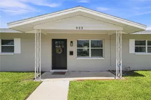 933 41st Ave NE, Saint Petersburg, FL 33703 - Photo 1
