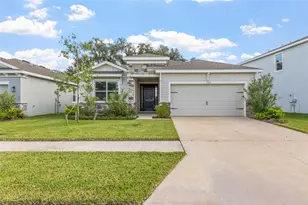 3504 Crescent Peak Wy, Plant City, FL 33565 - Photo 1