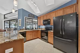 2317 Eagle Bluff Dr, Valrico, FL 33596 - Photo 9