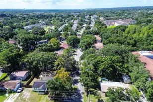 10306 Councils Way, Temple Terrace, FL 33617 - Photo 9