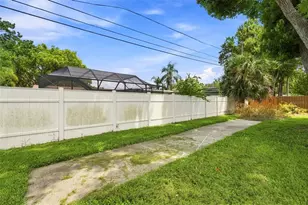 610 12th St NW, Largo, FL 33770 - Photo 7