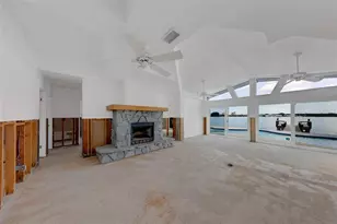 814 Bay Point Dr, Madeira Beach, FL 33708 - Photo 25