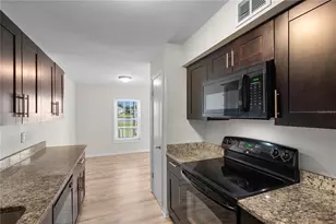 111 Sea Horse Dr SE, Saint Petersburg, FL 33705 - Photo 11