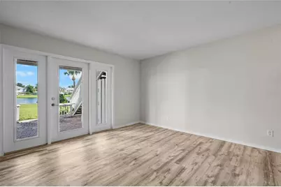 111 Seahorse Drive SE #A, Saint Petersburg, FL 33705 - Photo 5