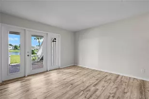 111 Sea Horse Dr SE, Saint Petersburg, FL 33705 - Photo 5
