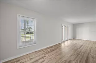111 Sea Horse Dr SE, Saint Petersburg, FL 33705 - Photo 17