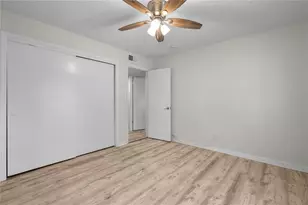 111 Sea Horse Dr SE, Saint Petersburg, FL 33705 - Photo 23