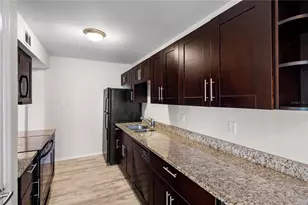 111 Sea Horse Dr SE, Saint Petersburg, FL 33705 - Photo 13
