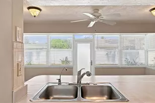 527 Wayfarer Dr, Tarpon Springs, FL 34689 - Photo 7