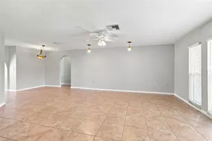 527 Wayfarer Dr, Tarpon Springs, FL 34689 - Photo 13