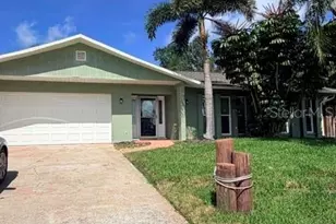 527 Wayfarer Dr, Tarpon Springs, FL 34689 - Photo 1