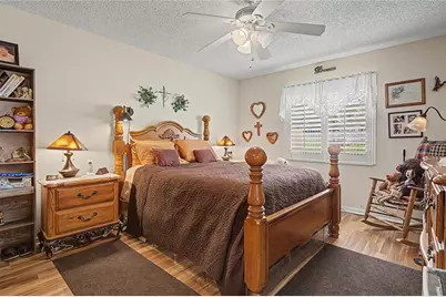 38225 Boxwood Drive, Zephyrhills, FL 33542 - Photo 9