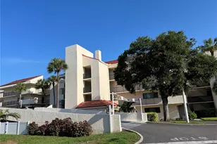 5541 Puerta Del Sol Blvd S, Saint Petersburg, FL 33715 - Photo 3