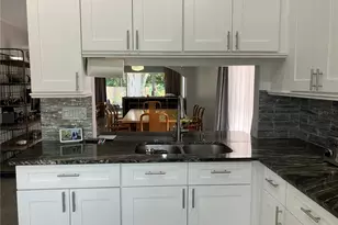 3440 Laurel Dale Dr, Tampa, FL 33618 - Photo 3