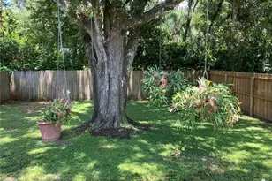 3440 Laurel Dale Dr, Tampa, FL 33618 - Photo 15