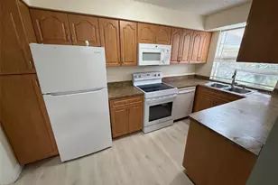 7605 Pasa Dobles Ct, Tampa, FL 33615 - Photo 5