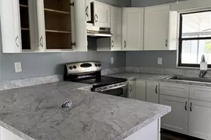 38745 Cambridge Dr, Zephyrhills, FL 33540 - Photo 3