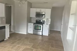 601 Banana St, Tarpon Springs, FL 34689 - Photo 5