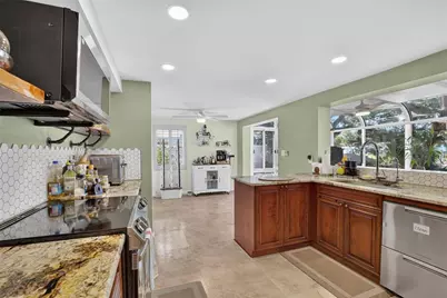 10718 Drummond Rd, Tampa, FL 33615 - Photo 17