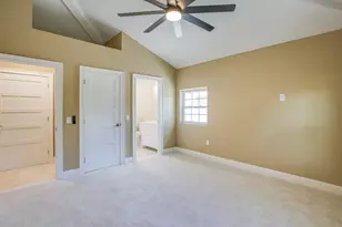 9046 3rd St N, Saint Petersburg, FL 33702 - Photo 41