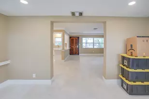 9046 3rd St N, Saint Petersburg, FL 33702 - Photo 25