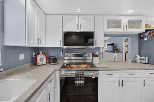5988 Bonaventure Pl, Sarasota, FL 34243 - Photo 27