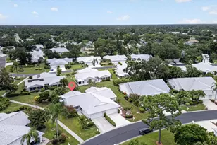 5988 Bonaventure Pl, Sarasota, FL 34243 - Photo 3