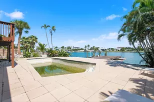 31 Dolphin Dr, Treasure Island, FL 33706 - Photo 13