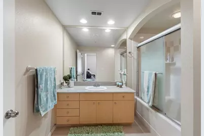 100 4th Avenue S #111, Saint Petersburg, FL 33701 - Photo 17