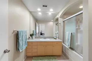 100 4th Ave S, Saint Petersburg, FL 33701 - Photo 17