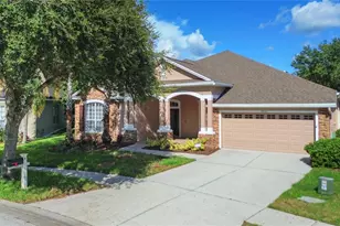 7051 Derwent Glen Cir, Land O Lakes, FL 34637 - Photo 7