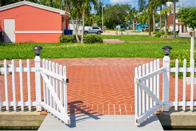 11855 1st Street E, Treasure Island, FL 33706 - Photo 3