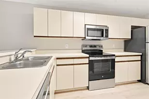 14635 Par Club Circle, Tampa, FL 33618 - Photo 11