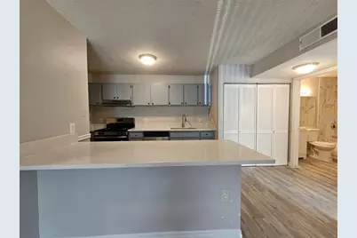 9481 Highland Oak Drive #303, Tampa, FL 33647 - Photo 5