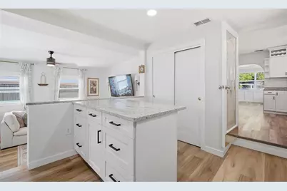 4120 Burlington Avenue N, Saint Petersburg, FL 33713 - Photo 3