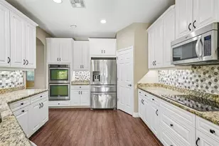 19711 Wellington Manor Blvd, Lutz, FL 33549 - Photo 9