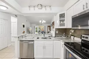 314 Knottwood Ct, Sun City Center, FL 33573 - Photo 7