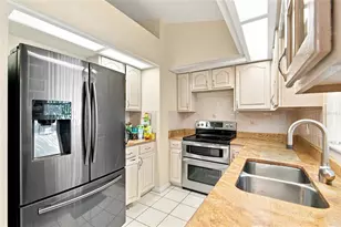 37117 Foxrun Pl, Zephyrhills, FL 33542 - Photo 7