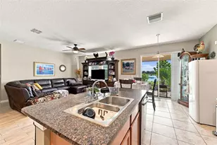 803 Parker Den Dr, Ruskin, FL 33570 - Photo 15