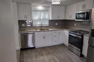 301 Mystic Lake Dr N, Saint Petersburg, FL 33702 - Photo 3
