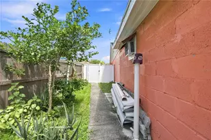 10118 Briarwick Ct, Tampa, FL 33615 - Photo 27
