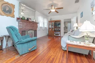1323 18th St W, Bradenton, FL 34205 - Photo 3