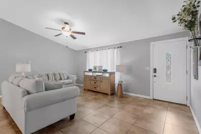 819 Jacaranda Drive, Oldsmar, FL 34677 - Photo 3